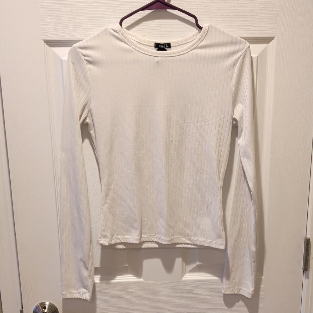 **Rue21 White Ribbed Long Sleeve Tee